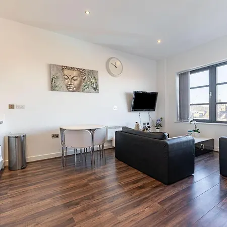 Lavish Loft Conversion - Centre - Amazing Location