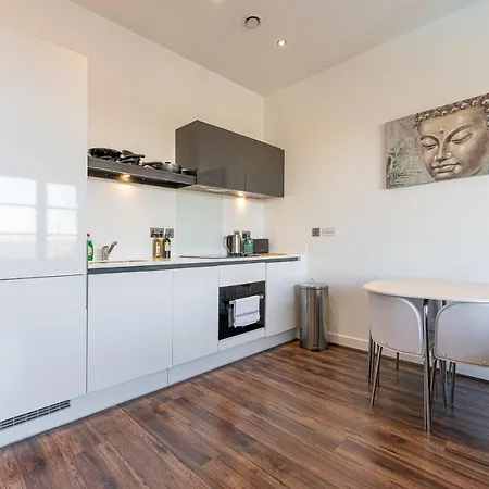 Lavish Loft Conversion - Centre - Amazing Location *